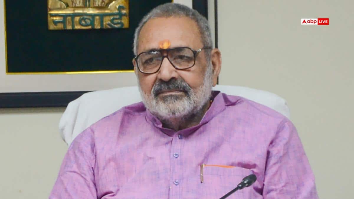 JPSC प्रोटेस्ट के बीच गिरिराज सिंह का अभिजीत दीपके पर हमला, 'मुंह छिपाते फिर रहे'