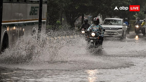 Delhi Weather Today: दिल्ली में झमाझम बारिश का ऑरेंज ALERT, आज रखनी होगी सावधानी