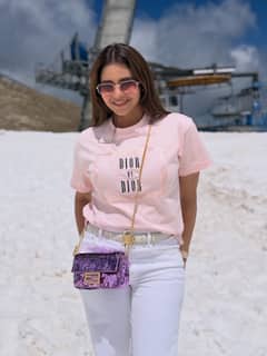 Aamna Sharif PHOTO: સ્વિત્ઝરર્લેન્ડમાં વેકેશન એન્જોય કરી રહી છે આમના શરીફ, જુઓ અભિનેત્રીનો ગ્લેમરસ અવતાર