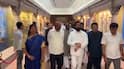 Eknath Shinde : एकनाथ शिंदेंची संसदेत डॅशिंग एन्ट्री, कॅमेरे सरसावताच हात उंचावला, सगळे पाहतच राहिले
