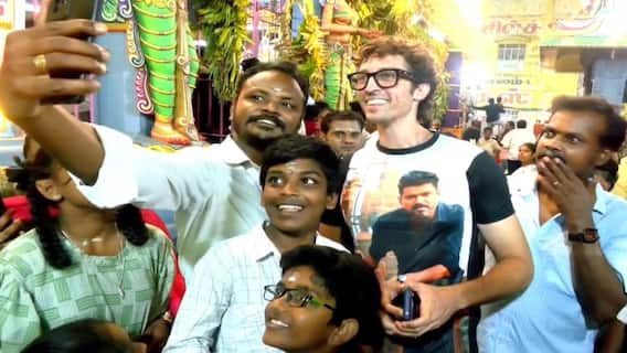 எல்லாமே தளபதி மேஜிக்தான்! சேலத்து வண்டி வேடிக்கையில் கெத்து காட்டிய அமெரிக்க விஜய் ரசிகர்!