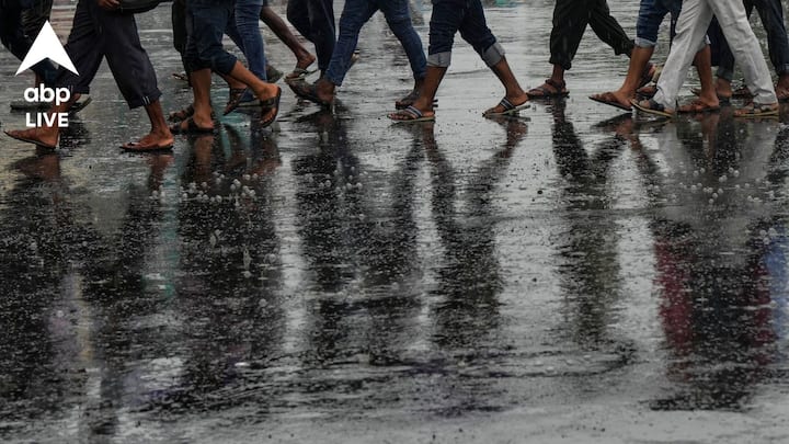 এই ঘূর্ণাবর্ত দক্ষিণ দিকে ঝুঁকে আছে এবং এটি আরও শক্তিশালী হওয়ার সম্ভাবনা। দক্ষিণ পূর্ব বঙ্গোপসাগরে আরও একটি ঘূর্ণাবর্ত রয়েছে। দক্ষিণ-পশ্চিম এবং দক্ষিণ-পূর্ব উত্তর প্রদেশে জোড়া ঘূর্ণাবর্ত রয়েছে।