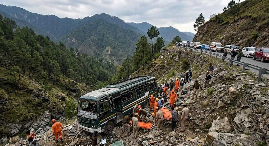 Bus Accident : ভয়াবহ দুর্ঘটনা পাহাড়ে, খাদে গড়িয়ে পড়ল যাত্রীবাহী বাস, একের পর এক মৃত্যু
