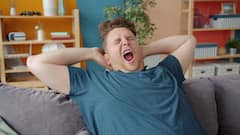 Reason Behind Frequent Yawning: बार-बार आती है जम्हाई? सिर्फ नींद नहीं ये भी हो सकती हैं वजहें