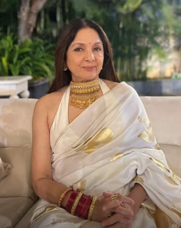 एक्ट्रेस नीना गुप्ता ने बिना शादी के वेस्टइंडीज के पूर्व क्रिकेटर विवियन रिचर्ड्स की बेटी मसाबा गुप्ता को जन्म दिया था और अकेले ही उसका पालन-पोषण किया था.  हालांकि, बाद में साल 2008 में उन्होंने चार्टर्ड अकाउंटेंट विवेक मेहरा से शादी कर ली थी.