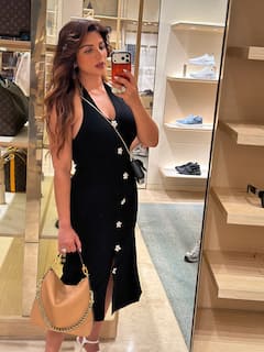 Shama Sikander PHOTO: બ્લેક આઉટફીટમાં શમા સિકંદરે બોટમાં આપ્યા હટકે પોઝ, જુઓ તસવીરો