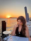 Shama Sikander PHOTO: બ્લેક આઉટફીટમાં શમા સિકંદરે બોટમાં આપ્યા હટકે પોઝ, જુઓ તસવીરો
