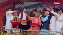 CM योगी ने मेरठ में कांवड़ियों पर की पुष्पवर्षा, शिव भक्तों का किया स्वागत