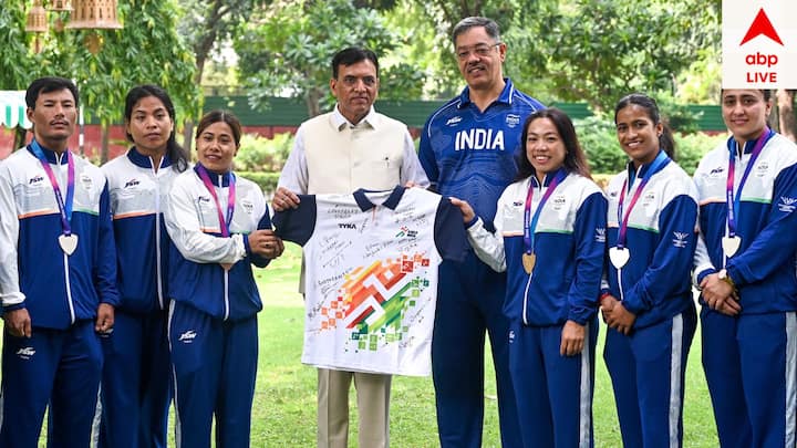 কেন্দ্রীয় মন্ত্রী মনসুখ মাণ্ডব্যর সঙ্গে এর আগে দেখা করেছিলেন কমনওয়েলথ গেমসে পদকজয়ীরা।