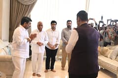 मुख्यमंत्री देवेंद्र फडणवीसांकडून सतेज पाटील कुटुंबीयांचे सांत्वन; डी. वाय. दादांच्या आठवणींना दिला उजाळा