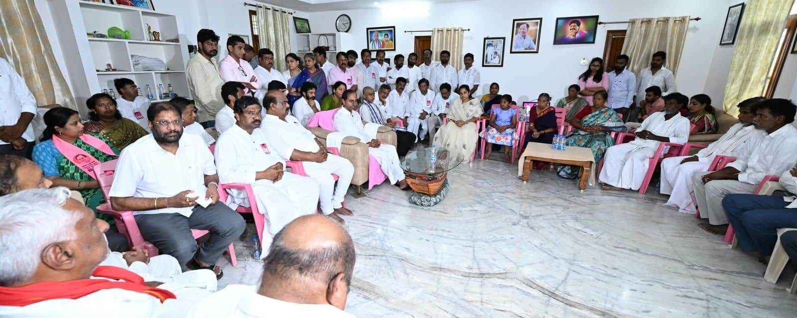 KCR: దశదినకర్మకు హాజరై పెద్ది సుదర్శన్రెడ్డి కుటుంబాన్ని పరామర్శించిన కేసీఆర్, అండగా ఉంటామని భరోసా