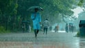 AC से निकलकर सीधे बारिश में तो नहीं जा रहे? पड़ सकते हैं बीमार