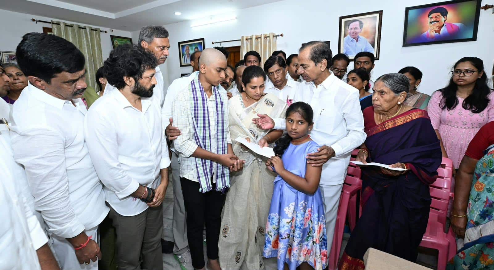 KCR: దశదినకర్మకు హాజరై పెద్ది సుదర్శన్రెడ్డి కుటుంబాన్ని పరామర్శించిన కేసీఆర్, అండగా ఉంటామని భరోసా