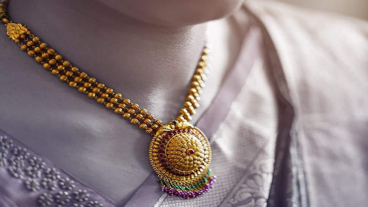 தங்கம், வெள்ளி ஆபரணங்கள் அணிவது அழகிற்காகவா? பின்னணியில் உள்ள அறிவியல்பூர்வ உண்மை