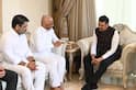 मुख्यमंत्री देवेंद्र फडणवीसांकडून सतेज पाटील कुटुंबीयांचे सांत्वन; डी. वाय. दादांच्या आठवणींना दिला उजाळा