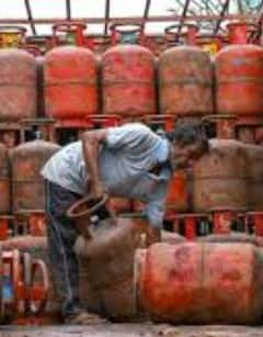 LPG ਸਿਲੰਡਰ ਨਾਲ ਜੁੜਿਆ ਇਹ ਜ਼ਰੂਰੀ ਕੰਮ ਜਲਦੀ ਨਿਪਟਾ ਲਓ, ਨਹੀਂ ਤਾਂ ਕੱਟਿਆ ਜਾ ਸਕਦਾ ਹੈ ਕਨੈਕਸ਼ਨ