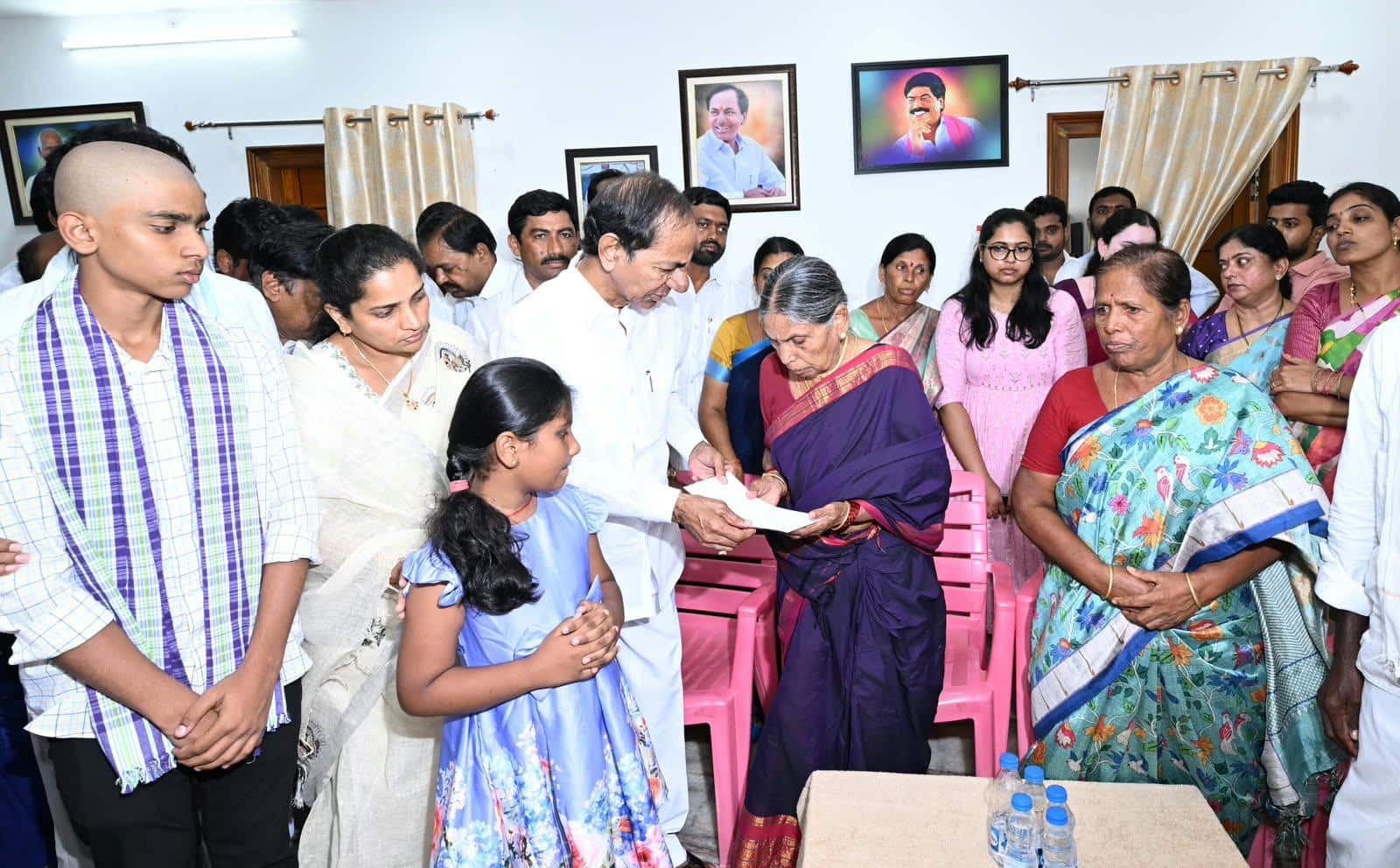 KCR: దశదినకర్మకు హాజరై పెద్ది సుదర్శన్రెడ్డి కుటుంబాన్ని పరామర్శించిన కేసీఆర్, అండగా ఉంటామని భరోసా
