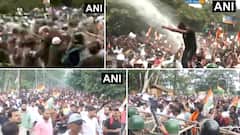 झारखंडमध्ये आंदोलक विद्यार्थी थेट विधानसभेच्या गेटवर पोहोचले, बॅरिकेड्स तोडले; पोलिसांचा लाठीचार्ज, अश्रुधुराच्या नळकांड्या फेकल्या