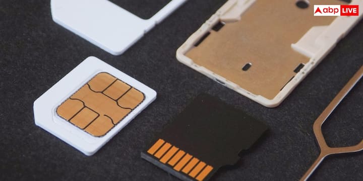 अगर आप उसी मोबाइल नंबर के लिए SIM Replacement करा रहे हैं तो आम तौर पर आपका मोबाइल नंबर वही रहता है. ऑपरेटर पुरानी SIM को डिएक्टिवेट करके उसी नंबर पर नई SIM जारी कर सकता है. हालांकि, SIM बदलने के बाद कुछ सर्विसेज को दोबारा एक्टिव होने में समय लग सकता है. बैंकिंग, UPI या दूसरी सर्विसेज से जुड़े मोबाइल नंबर के मामले में भी ये सुनिश्चित करना चाहिए कि नया SIM ठीक से एक्टिव हो गया है.