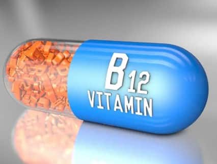 વિટામિન B12 આપણી ત્વચા, વાળ અને નખ માટે પણ જરૂરી છે. વિટામિન B12 નવા કોષોના નિર્માણમાં મદદ કરે છે. વિટામિન B12 હાયપરપીગ્મેન્ટેશન પણ ઘટાડી શકે છે. આ વાળ ખરવાનું પણ ઘટાડે છે.