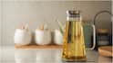 Tips To Clean Greasy Oil Bottles : జిడ్డుగా ఉన్న నూనె సీసాను శుభ్రం చేసే ఇంటి చిట్కాలు.. ఇలా ఈజీగా క్లీన్ చేసేయండి