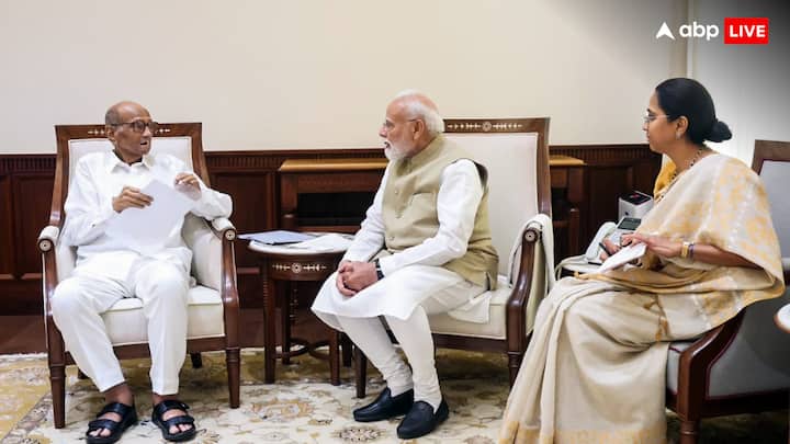 इसके साथ ही, एनसीपी-एसपी सांसदों के प्रतिनिधिमंडल ने प्रधानमंत्री मोदी से महाराष्ट्र के समाज सुधारकों को मरणोपरांत भारत के सर्वोच्च नागरिक सम्मान भारत रत्न प्रदान करने की मांग की है, जिनमें महात्मा ज्योतिराव फुले, उनकी पत्नी सावित्रीबाई फुले और अन्ना भाऊ साठे का नाम शामिल है.