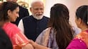 सुप्रिया सुले की बेटी-दामाद से पीएम मोदी ने की गपशप, रिसेप्शन की फोटोज वायरल