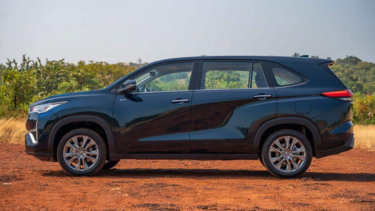 Toyota 7 Seater: நாட்டின் பெஸ்ட் 7 சீட்டர் - டொயோட்டா தரும் 5 பயங்கரமான அப்டேட்கள் - மைலேஜ் ஏறுமா? விலை?