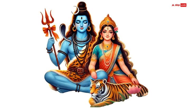 सावन शिवरात्रि को चारों प्रहर में जलाभिषेक करना चाहिए. ऐसे में रात में शिवलिंग पर जल में थोड़े काले तिल मिलाकर अभिषेक करें. ये उपाय शनि जनित पीड़ा को कम करता है.