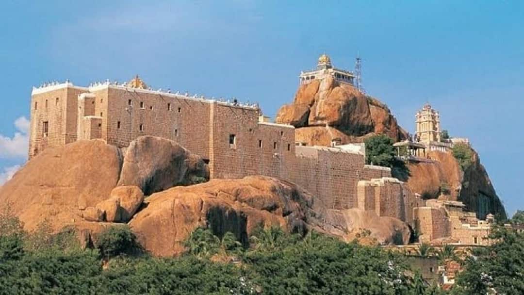 தமிழகத்துக்கே முன்மாதிரி... திருடர்களுக்கு ‘செக்’:  ரூ.40 லட்சம் சொந்த நிதியில் 200 சிசிடிவி கேமராக்கள் பொறுத்திய மக்கள்