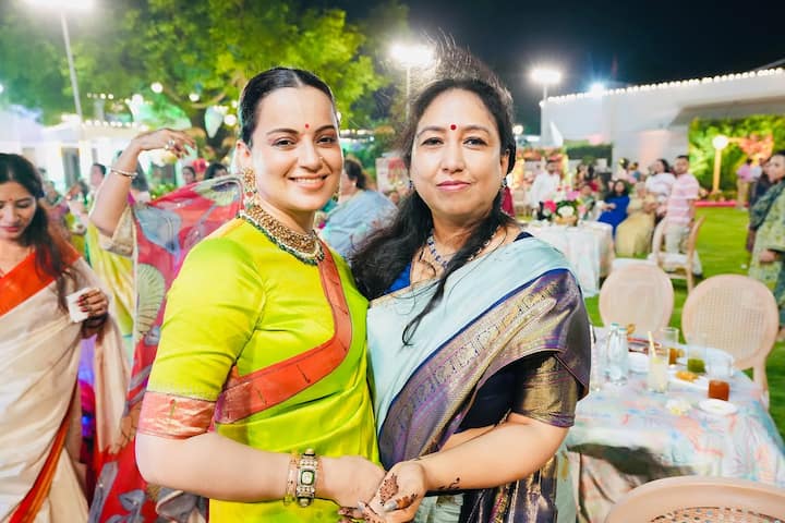 कंगना ने इस लुक को बिंदी, हैवी जूलरी और चूड़ी से कंप्लीट किया. वो पूरे लुक में बहुत गॉर्जियस लग रही थीं.