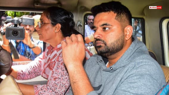 रेप के आरोपी प्रज्वल रेवन्ना के पास जेल में मिला फोन, कांग्रेस सांसद ने साधा निशाना