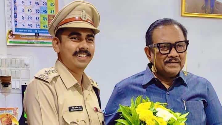 नक्सल प्रभावित इलाके में तैनाती, ऑपरेशन की जिम्मेदारियां और लंबे काम की घंटे के बावजूद उन्होंने पढ़ाई जारी रखी और आखिरकार यूपीएससी सिविल सेवा परीक्षा 2024 में ऑल इंडिया रैंक 871 हासिल की.