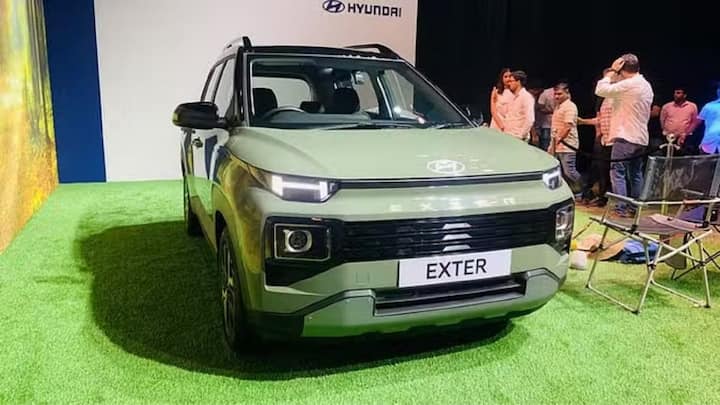 वहीं, हुंडई की एक्सटर Hy-CNG भी इस लिस्ट में बहुत तेजी से आगे निकल रही है. यंग जनरेशन को इसका बॉक्सी डिज़ाइन और हाइटेक केबिन खूब पसंद आ रहा है. कंपनी ने इसमें डुअल-सिलेंडर सिस्टम के साथ सनरूफ, डैशकैम और 6 एयरबैग्स जैसे धांसू फीचर्स ठूंस-ठूंसकर भरे हैं. अगर आपको फीचर-लोडेड कार और किफायती ड्राइविंग का कॉम्बिनेशन चाहिए तो यह कार बेस्ट है.