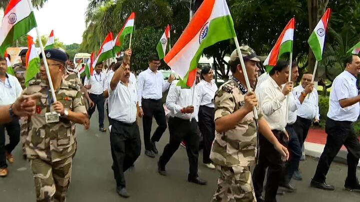 এবার হর ঘর তিরঙ্গার অনলাইন পোর্টালে গিয়ে আপলোড করে দিন সেই ছবি।