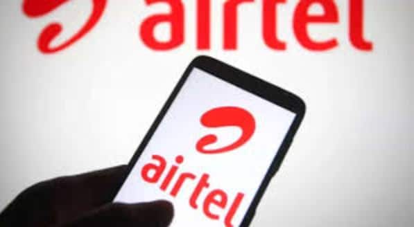 Airtel 299 Plan Discontinued : ਜੇਕਰ ਤੁਸੀਂ ਵੀ ਏਅਰਟੈੱਲ ਕੰਪਨੀ ਦੀ ਸਿਮ ਇਸਤੇਮਾਲ ਕਰਦੇ ਹੋ ਤਾਂ ਇਹ ਜਾਣਕਾਰੀ ਤੁਹਾਡੇ ਲਈ ਜ਼ਰੂਰੀ ਹੋ ਸਕਦੀ ਹੈ। ਦੱਸ ਦੇਈਏ ਕਿ ਟੈਲੀਕਾਮ ਕੰਪਨੀ ਏਅਰਟੈੱਲ ਨੇ ਆਪਣੇ ਗਾਹਕਾਂ ਨੂੰ ਵੱਡਾ ਝਟਕਾ ਦਿੱਤਾ ਹੈ। ਕੰਪਨੀ ਨੇ ਆਪਣਾ ਸਭ ਤੋਂ ਸਸਤਾ ਅਨਲਿਮਟਿਡ ਪ੍ਰੀਪੇਡ ਰੀਚਾਰਜ ਪਲਾਨ ਬੰਦ ਕਰ ਦਿੱਤਾ ਹੈ। ਯਾਨੀ ਹੁਣ ਗਾਹਕਾਂ ਨੂੰ ਪਹਿਲਾਂ ਨਾਲੋਂ ਜ਼ਿਆਦਾ ਪੈਸੇ ਖਰਚ ਕਰਨੇ ਪੈਣਗੇ। ਆਓ ਜਾਣਦੇ ਹਾਂ ਕਿ 299 ਰੁਪਏ ਵਾਲੇ ਪਲਾਨ 'ਤੇ ਕੀ ਅਸਰ ਪਿਆ ਹੈ।