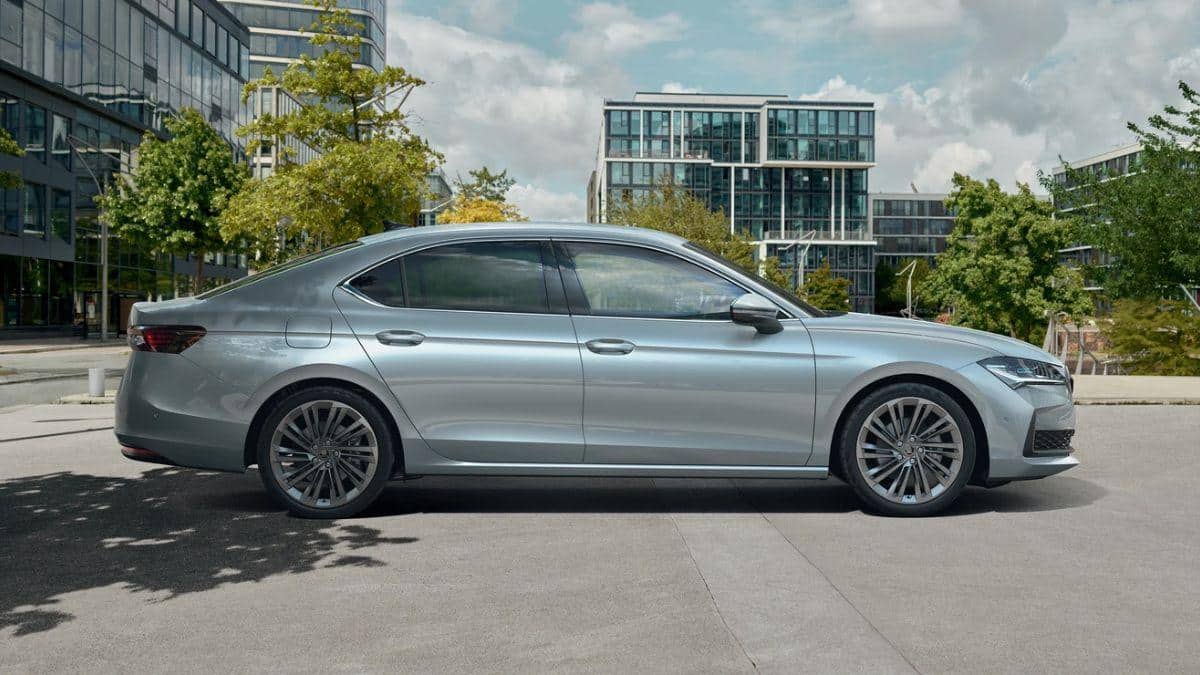 Skoda Superb: அட்ரா சக்க..! 40KM மைலேஜ், இந்தியாவிற்கு கன்ஃபார்ம் செய்த ஸ்கோடா - விலை, அம்சங்கள், ரேட்டிங்