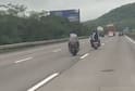 Pune Mumbai Expressway: बंदी असूनही पुणे-मुंबई एक्स्प्रेस वेवर दुचाकीस्वारांची मस्ती; स्वतःसह इतरांचाही जीव धोक्यात, PHOTO