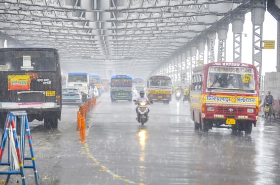 Weather Forecast: নিম্নচাপের প্রবল প্রভাব, ভারী থেকে অতি ভারী বৃষ্টি, বানভাসি পরিস্থিতি হতে পারে কোন কোন এলাকায়?