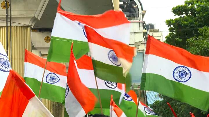 বাড়িতে বসেই যোগ দেওয়া হবে সরকারের হর ঘর তিরঙ্গা যাত্রায়। মুশকিল আসান করে দেবে একটা স্মার্টফোন।