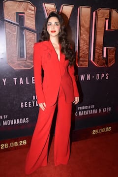Photos: 'टॉक्सिक' के म्यूजिक लॉन्च में रेड आउटफिट में गजब लगीं कियारा , हुमा कुरैशी और तारा सुतारिया का भी दिखा ग्लैम अंदाज