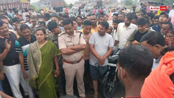 गिरिडीह में भाजयुमो नेता की हत्या से तनाव, सड़क पर शव रखकर किया प्रदर्शन गिरिडीह में भाजयुमो नेता की हत्या से तनाव, सड़क पर शव रखकर किया प्रदर्शन