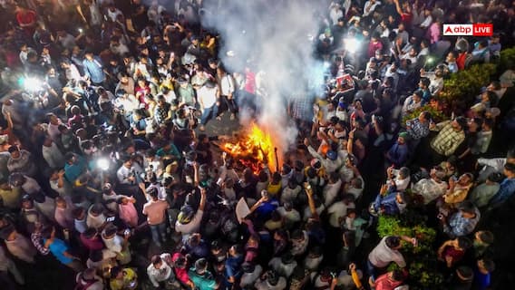 रांची: छात्रों का आंदोलन जारी, 4 मंत्रियों के पुतले फूंके रांची: छात्रों का आंदोलन जारी, 4 मंत्रियों के पुतले फूंके