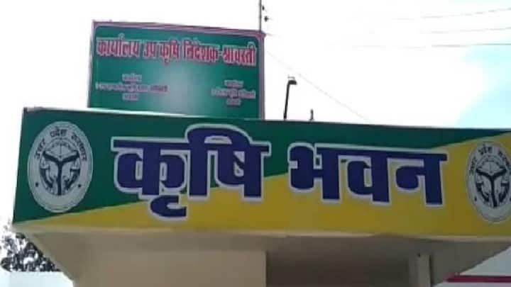 अगर बीमा कंपनी से काॅन्टेक्ट करने के बाद भी समस्या हल नहीं होती. तो किसान जिला स्तर पर कृषि विभाग के अधिकारियों से शिकायत कर सकते हैं. अपने साथ बीमा की रसीद, प्रीमियम की जानकारी, फसल और नुकसान से जुड़े दस्तावेज लेकर जाएं. लिखित शिकायत देने पर उसकी रसीद या शिकायत नंबर जरूर लें.
