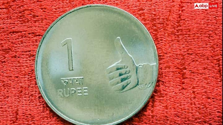 1835 से पहले मुंबई, मद्रास और बंगाल प्रेसीडेंसी अलग-अलग सिक्के जारी करते थे. कॉइनेज एक्ट के तहत पूरे ब्रिटिश भारत में एक जैसा चांदी का रुपया शुरू किया गया.