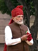 झंडा फहराने से लेकर बच्चों से हाथ मिलाने तक, PM मोदी के दिखे कई रंग