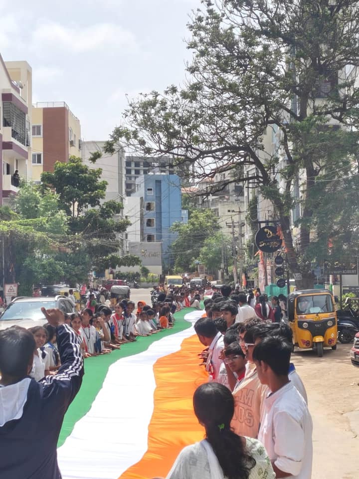 80వ స్వాతంత్ర్య దినోత్సవం సందర్భంగా నిర్వహించిన ఈ తిరంగా ర్యాలీలు జాతీయ స్ఫూర్తికి నూతన శక్తిని అందించింది.