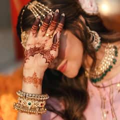 Aamna Sharif PHOTO: હાથમાં મહેંદી સાથે આમના શરીફે આપ્યા ગોર્જિયસ પોઝ, જુઓ અભિનેત્રીની સુંદર તસવીરો