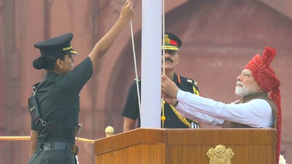 PM Modi Hoists National Flag At Red Fort On 80th Independence Day: WATCH