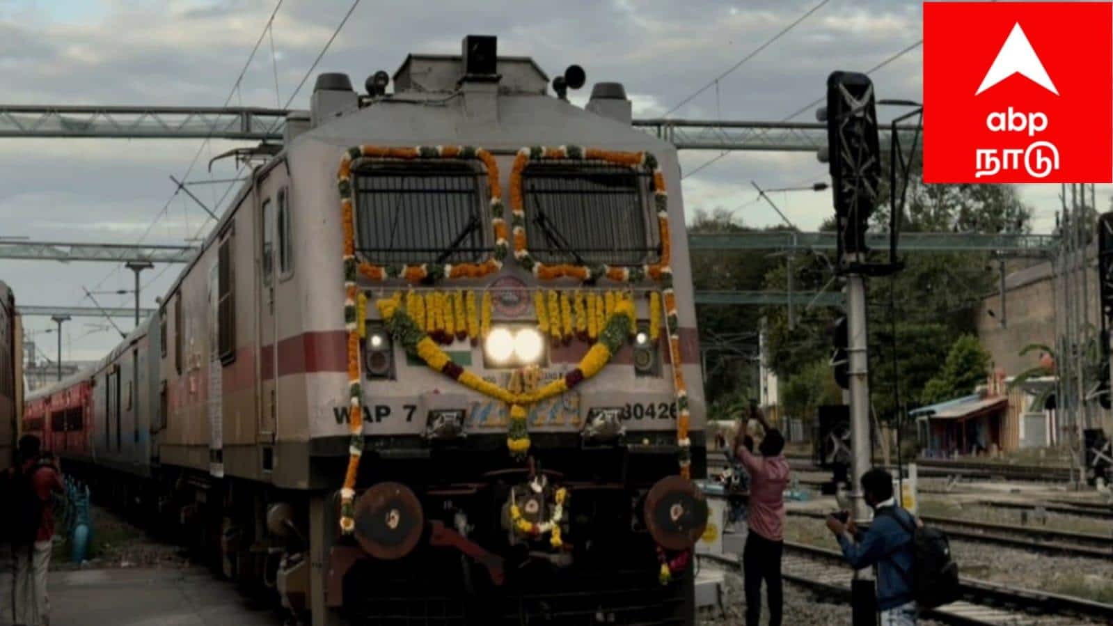 வைகை எக்ஸ்பிரஸ் 49வது பிறந்தநாள்: சுதந்திர தினத்தில் மதுரை ரயில் நிலையத்தில் கோலாகல கொண்டாட்டம்!